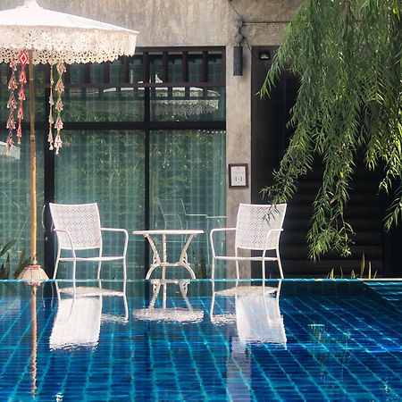 Arun Rawee อรุณ รวี Hotel Csiangmaj Kültér fotó