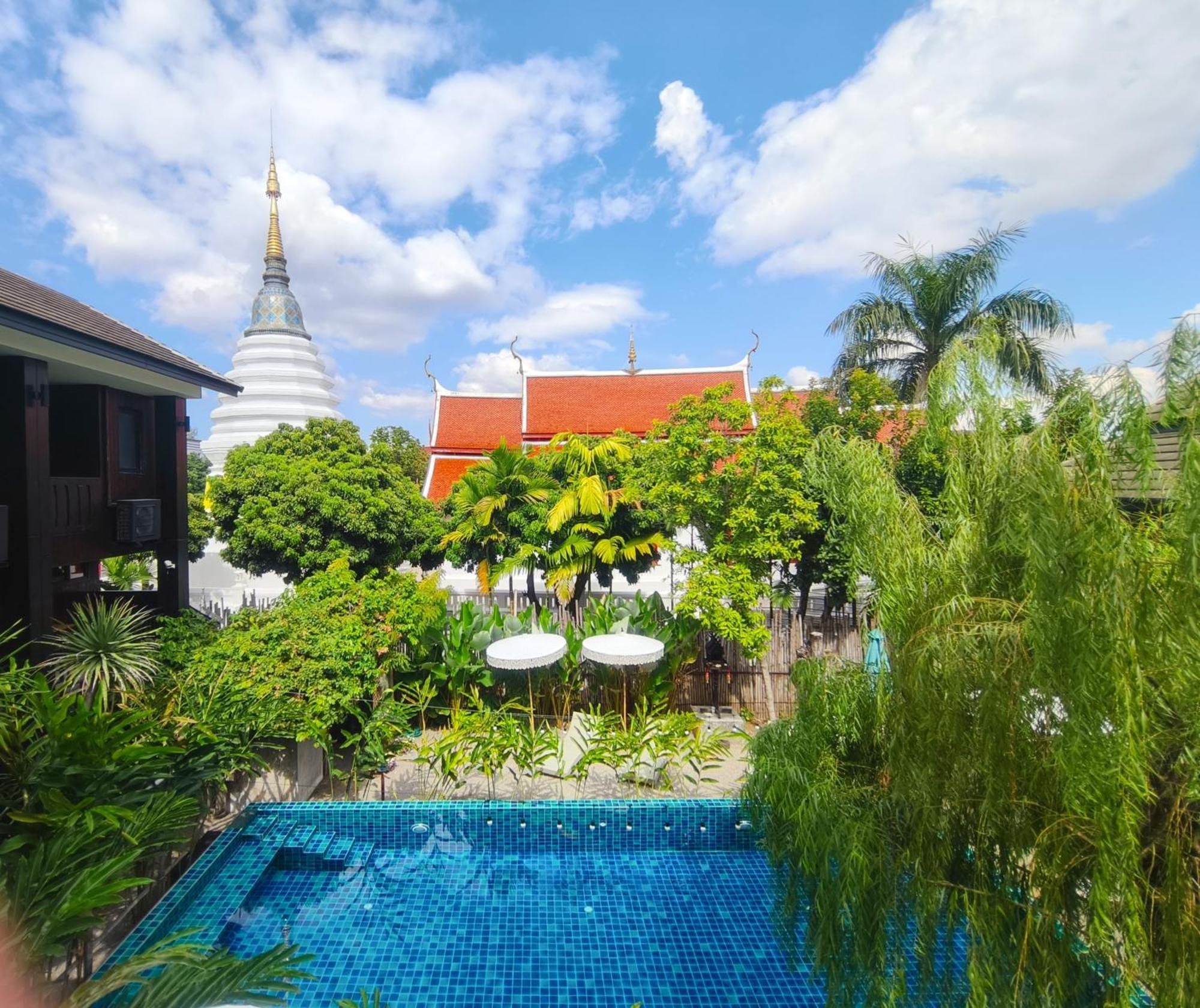 Arun Rawee อรุณ รวี Hotel Csiangmaj Kültér fotó
