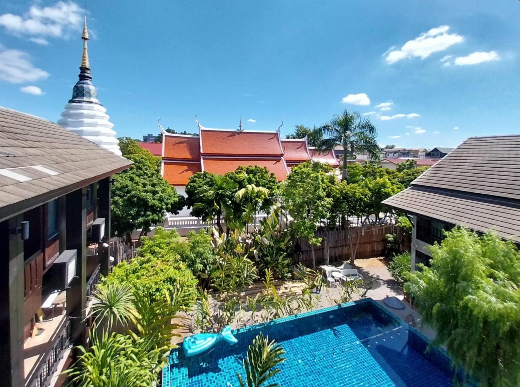Arun Rawee อรุณ รวี Hotel Csiangmaj Kültér fotó